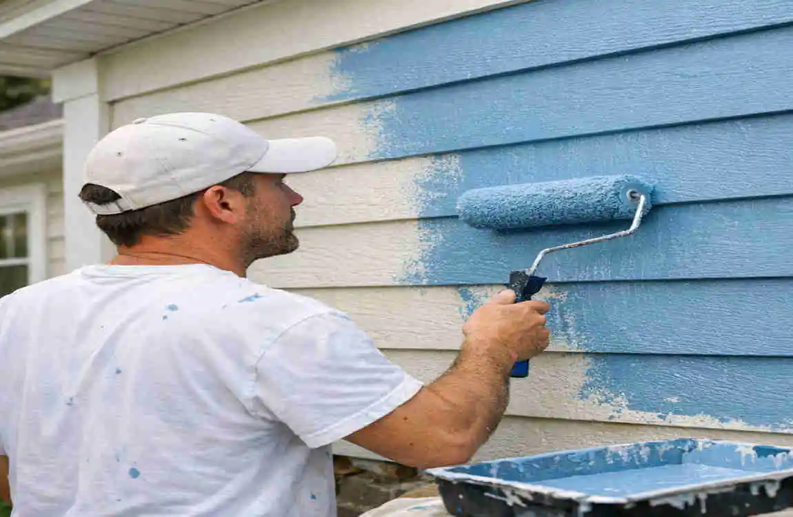 How to Paint an Exterior House With a Roller