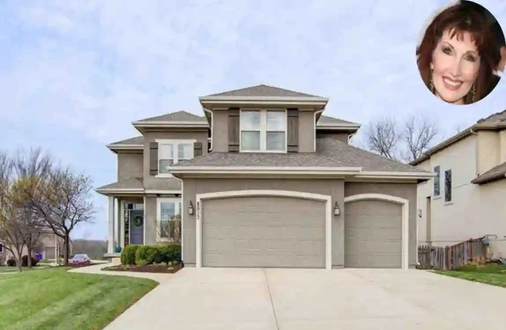 Joanna Gleason Luxury House